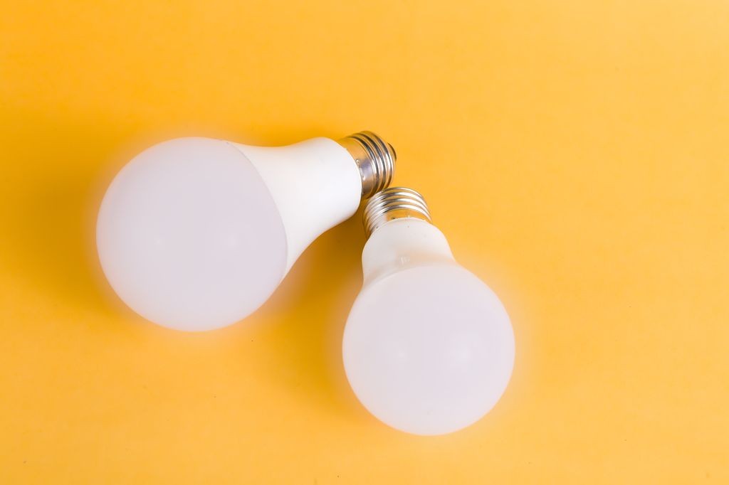 Oświetlenie LED a halogenowe – które wybrać na dłuższą metę?