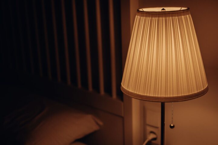 Na co zwrócić uwagę przy wyborze lamp do sypialni