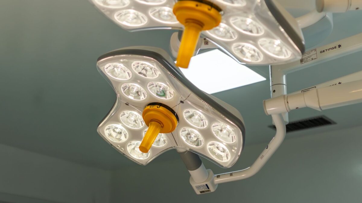 Lampy halogenowe czy LED – co wybrać do swojego wnętrza?