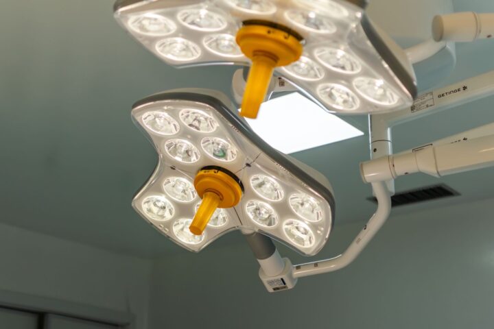 Lampy halogenowe czy LED – co wybrać do swojego wnętrza?